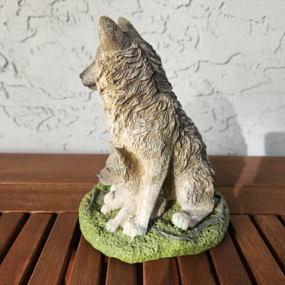 Realistic Mother Wolf & Cubs Figurine • Wildlife Sculpture • Rustic Cabin Decor - Picture 6 of 9